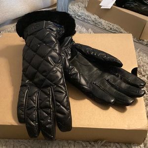 UGG water resistant gloves Womens l/xl NWT
